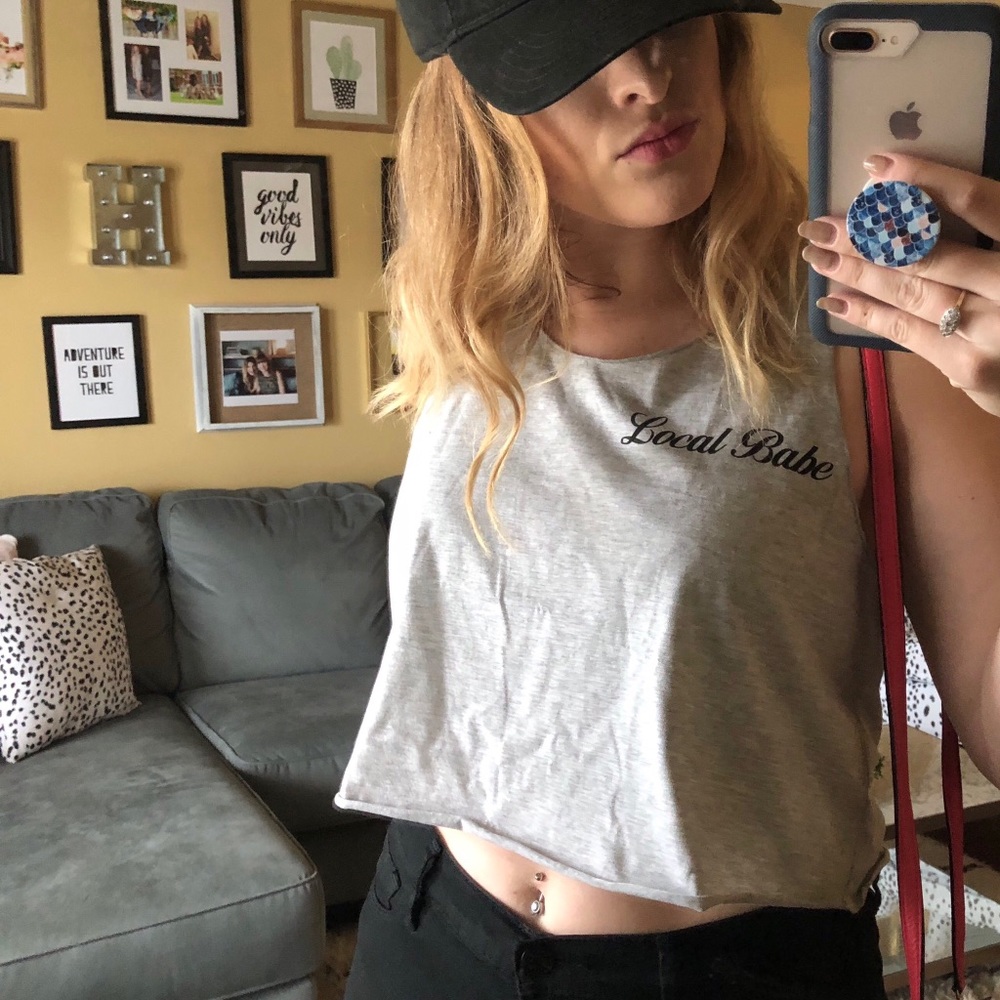 🆕💕Local Babe Cutoff Crop💕🆕